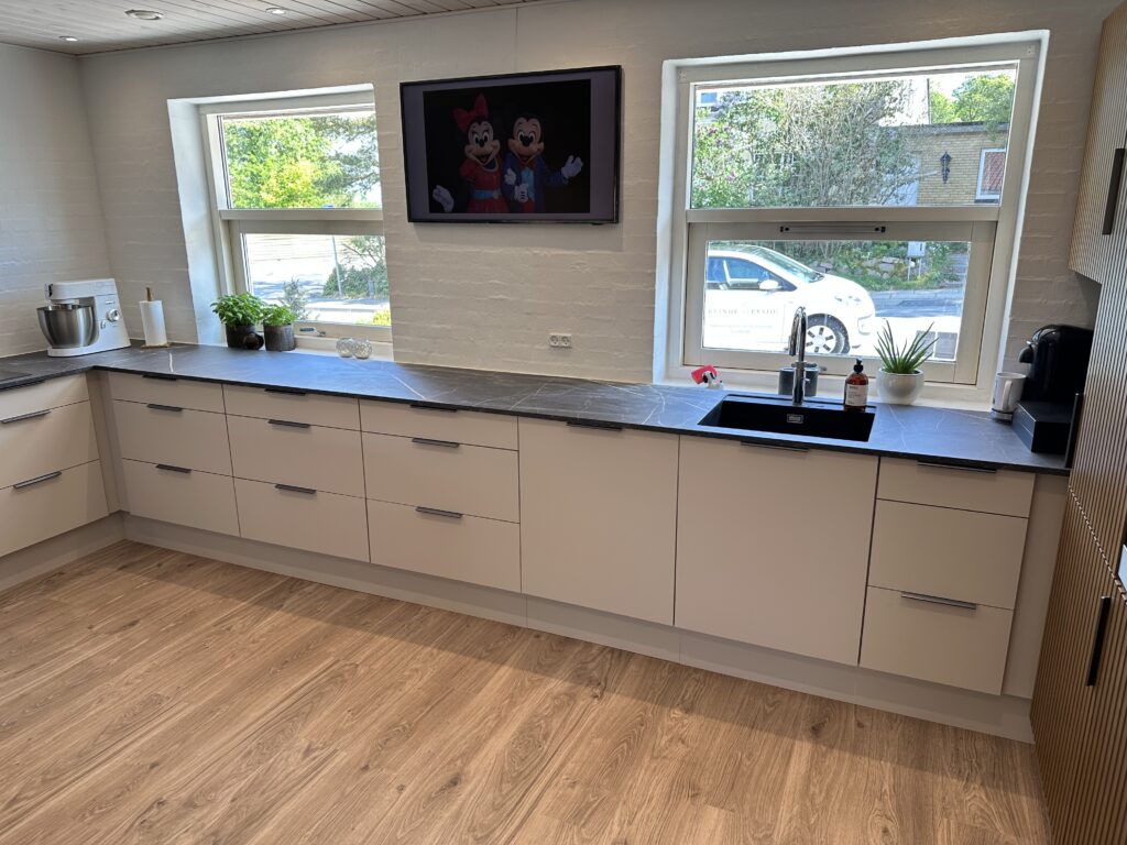 image00305 - - Køkken - Krusetømrer